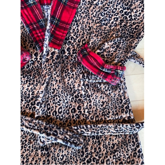 Max Studio L Leopard Hooded Robe - Picture 3 of 6